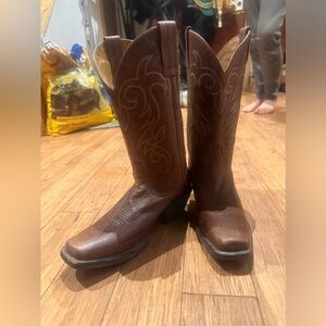 Shyanne cowboy boots size 9